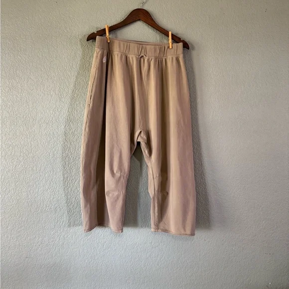 Free People Movement hot shot pants - Picture 2 of 5